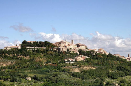 Photo 38 - Mansion in Montepulciano With Pool