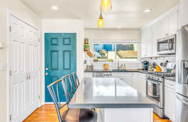 Cozy Oaks - A Coastal Getaway With Idyllic Scenery! - Photo 13