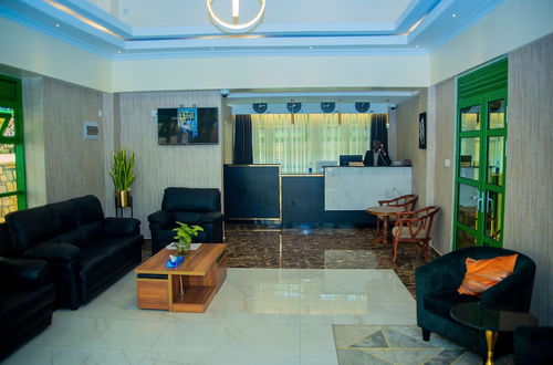 Photo 2 - Highlands Suites Hotel