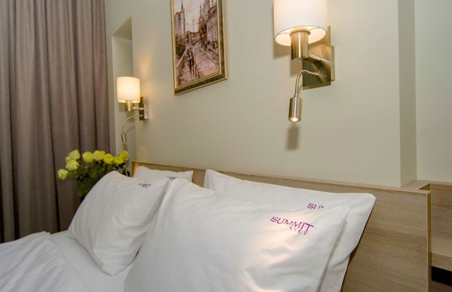 Summit Apart Hotel - Photo 12