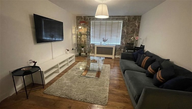 Photo 1 - Captivating 2-bed Apartment in London