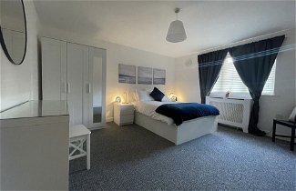 Photo 3 - Captivating 2-bed Apartment in London