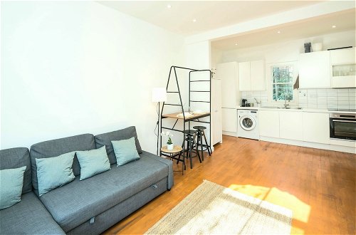 Photo 6 - Charming 2-bed Apartment in London