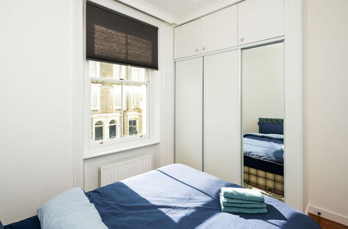 Photo 3 - Charming 2-bed Apartment in London