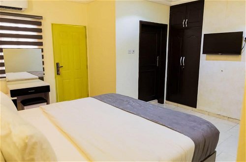 Photo 7 - Captivating 3-bed Apartment in Lagos