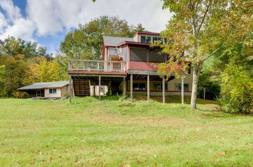 Foto 13 - Charming Putney Home: Porch, Grill & Hiking Trails