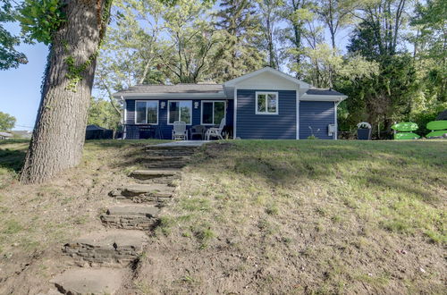 Photo 15 - Stylish Grass Lake Retreat - Steps to Park