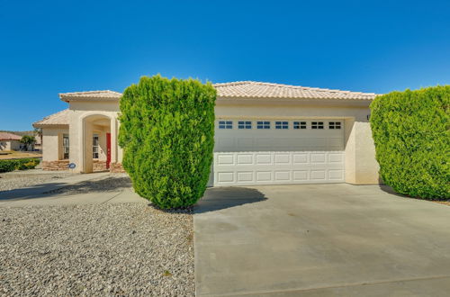 Foto 14 - Yucca Valley Home w/ Fire Pit, Grill & Yard Games