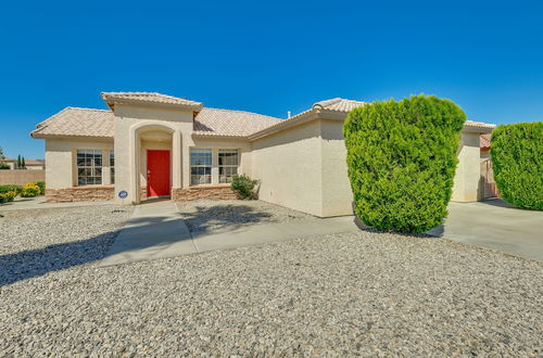 Foto 2 - Yucca Valley Home w/ Fire Pit, Grill & Yard Games