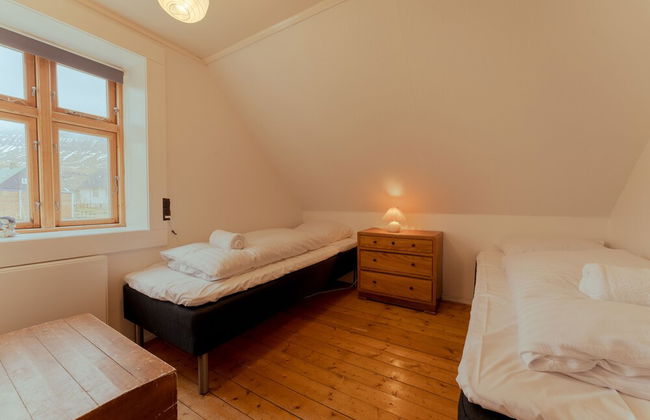 Charming 3 Bedroom House In A Peaceful Village - Photo 3