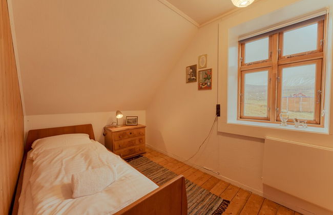 Charming 3 Bedroom House In A Peaceful Village - Photo 5