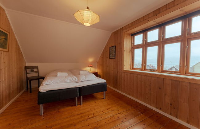 Charming 3 Bedroom House In A Peaceful Village - Photo 4