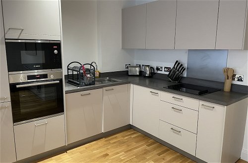 Photo 8 - Remarkable 2-bed Apartment in London