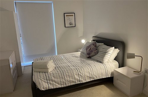 Photo 7 - Remarkable 2-bed Apartment in London