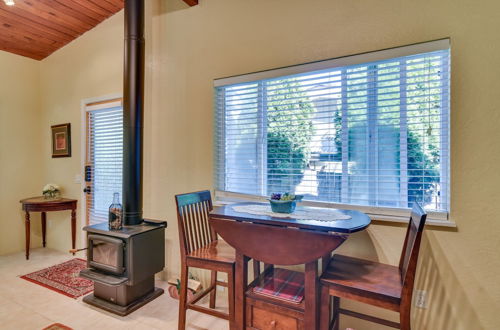 Photo 22 - Cozy Aloha Vacation Rental w/ Private Deck & Yard