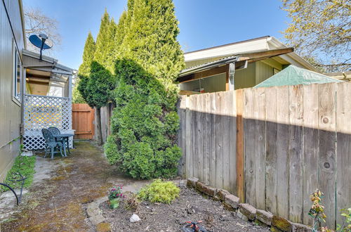 Photo 6 - Cozy Aloha Vacation Rental w/ Private Deck & Yard