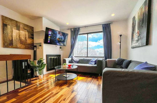 Photo 10 - Stylish Townhome Dt Mtl Num01