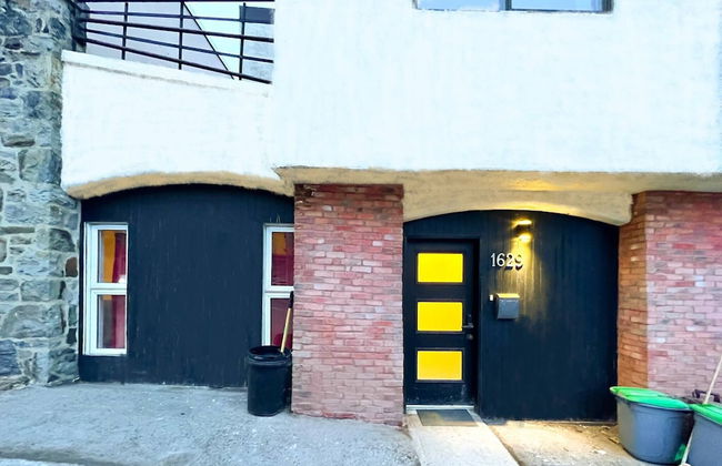 Stylish Townhome Dt Mtl Num01 - Photo 17