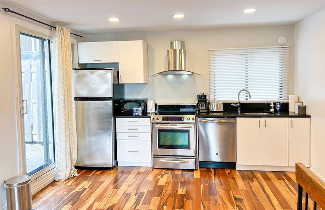 Stylish Townhome Dt Mtl Num01 - Photo 8