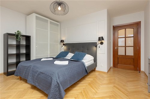 Photo 2 - Apartments Old Town Warsaw by Renters