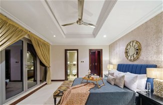 Photo 3 - Manzil -Exquisite 5BR Villa in Palm w Beach Access