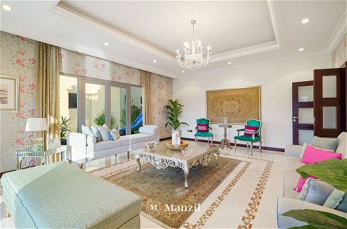 Photo 8 - Manzil -Exquisite 5BR Villa in Palm w Beach Access
