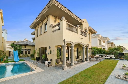 Photo 12 - Manzil -Exquisite 5BR Villa in Palm w Beach Access
