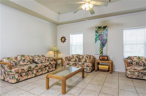 Photo 15 - Large 3-bed Condo w Tropical Pool, Close to Beach