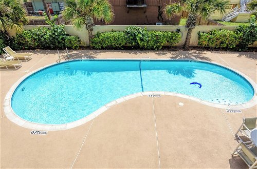 Photo 18 - Large 3-bed Condo w Tropical Pool, Close to Beach