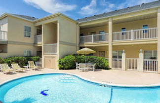 Photo 1 - Large 3-bed Condo w Tropical Pool, Close to Beach