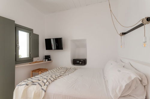 Photo 11 - aniko suites White Alley