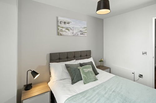 Photo 2 - Inviting 2-bed Apartment in Manchester