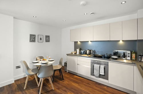 Photo 9 - Inviting 2-bed Apartment in Manchester