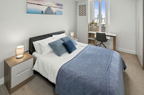 Photo 3 - Inviting 2-bed Apartment in Manchester