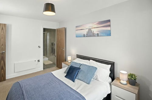 Photo 6 - Inviting 2-bed Apartment in Manchester