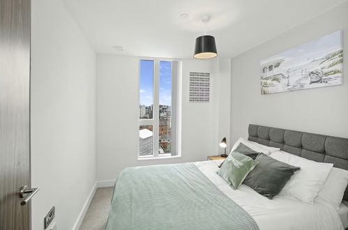 Photo 7 - Inviting 2-bed Apartment in Manchester