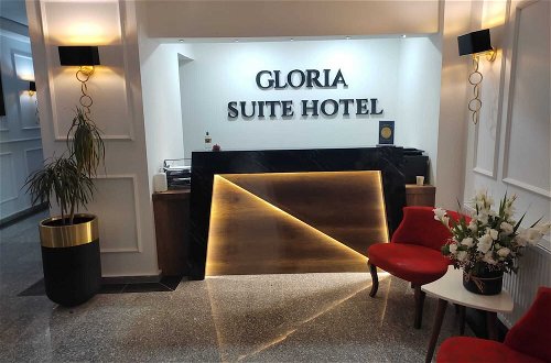 Photo 2 - Gloria Suite Hotel