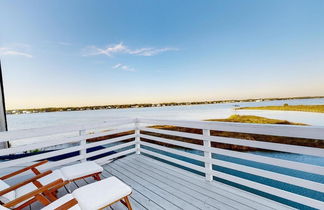 Foto 1 - Fantastic Lagoon Views, Steps to the Beach