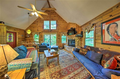 Foto 11 - Lush Marble Cabin Rental w/ Deck, Fire Pit & Grill