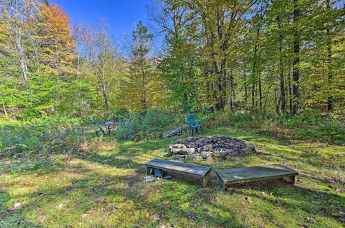 Foto 2 - Remote Cabin w/ Fire Pit: 3 Miles to Stowe Mtn