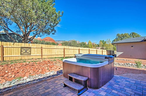 Foto 13 - Tranquil Sedona Home With Fireplace & Hot Tub