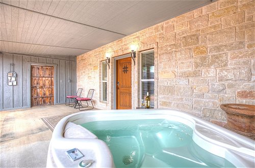 Photo 6 - Private Luxury Retreat With Hot Tub 10mins To Fred