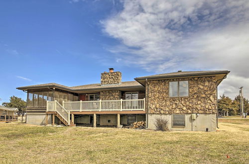 Photo 28 - Milford Lake Vacation Rental: Walk to Beach