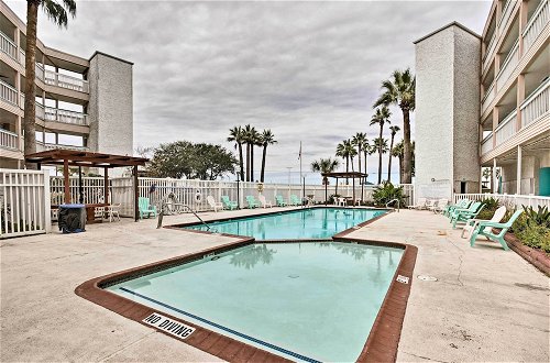 Foto 24 - Oceanfront Corpus Christi Escape w/ Community Pool