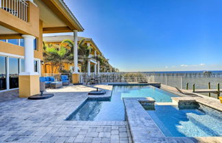 Foto 3 - Apollo Beach House w/ Private Pool + Hot Tub