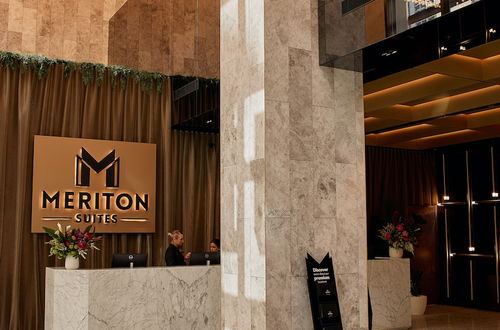 Photo 2 - Meriton Suites King Street Melbourne