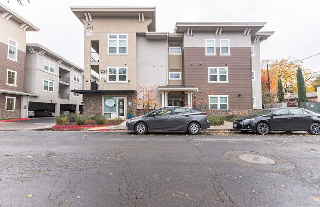 Modern Apartment With Upgraded Amenities Near CSU - Photo 27