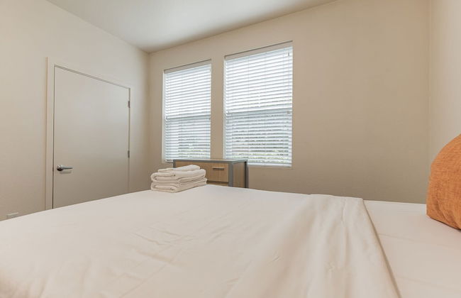 Modern Apartment With Upgraded Amenities Near CSU - Photo 2