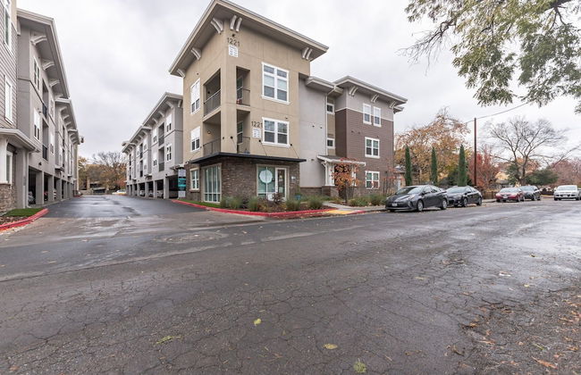 Modern Apartment With Upgraded Amenities Near CSU - Photo 26