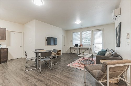 Foto 13 - Modern Apartment With Upgraded Amenities Near CSU